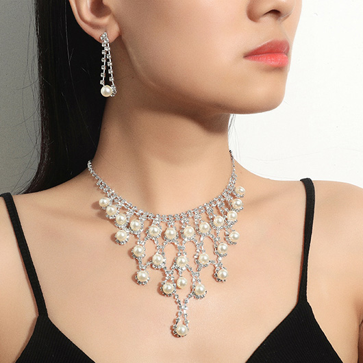 Halskette und Ohrringe aus Silber mit Perlen und Strasssteinen