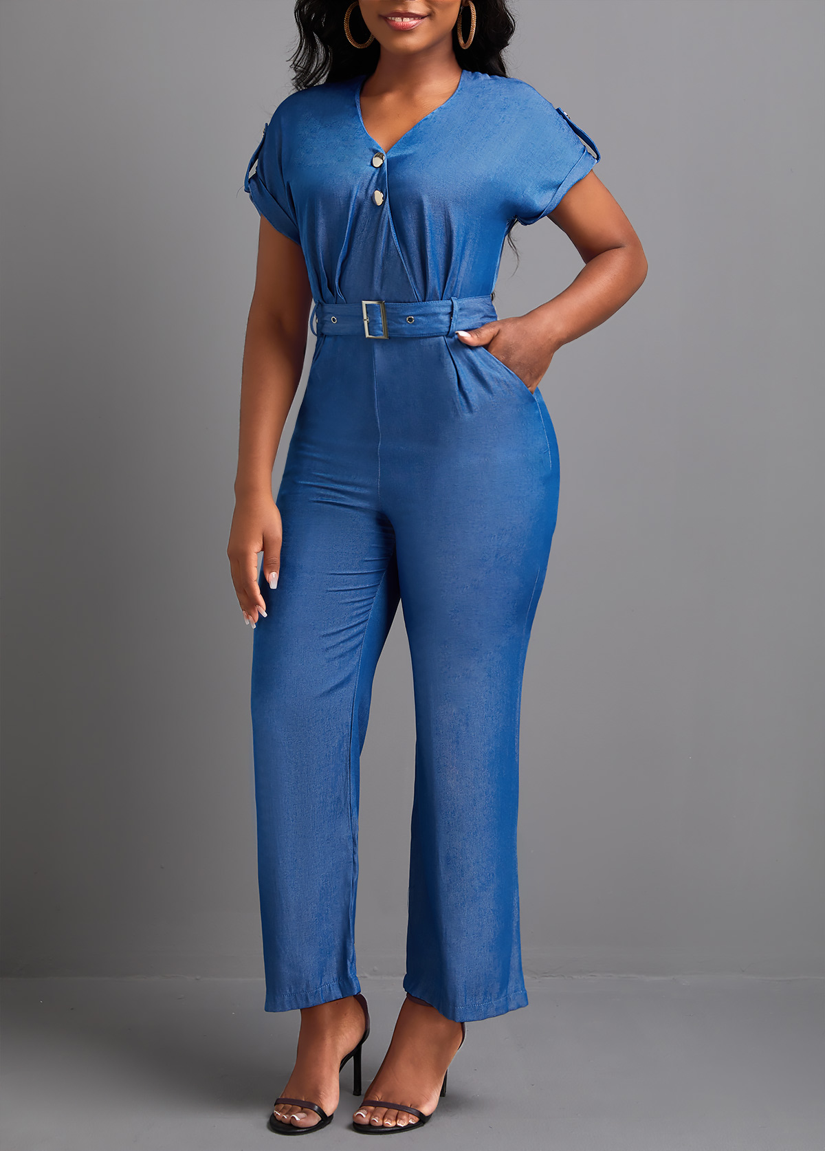 Jeansblauer knöchellanger Jumpsuit mit Gürtel und Tasche