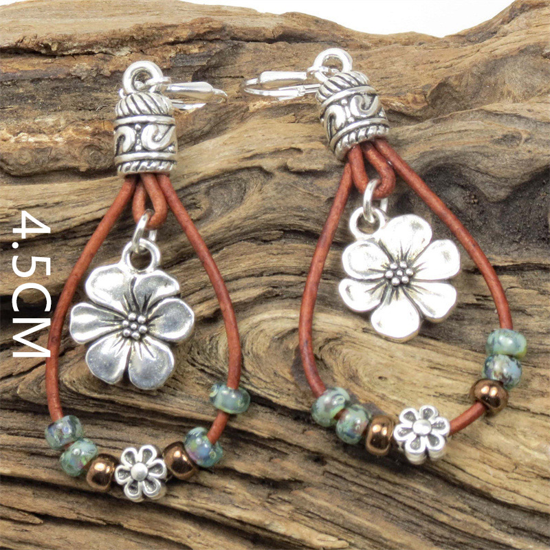 Ovale Ohrringe aus Silberlegierung mit Blumenmuster