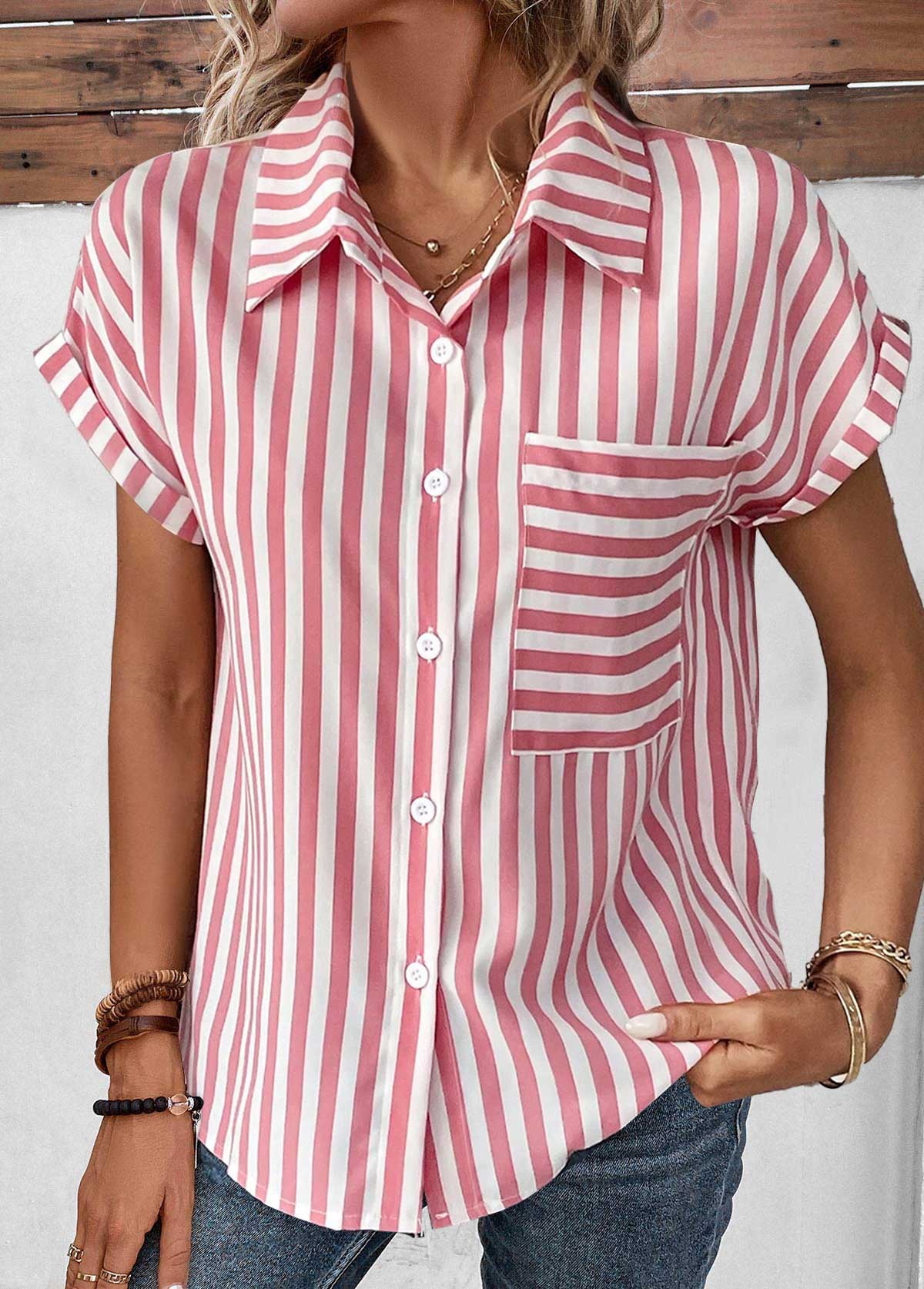 Kurzärmlige Bluse mit Rotita-Taschenstreifen und rosa Hemdkragen