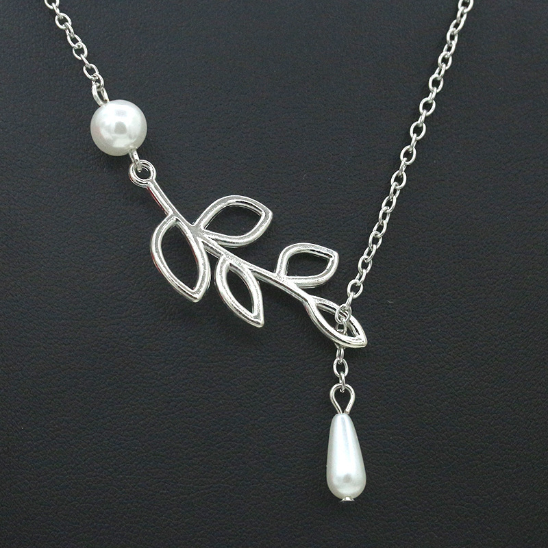 Silvery White jewelry,Other jewelry,Leaf Pearl Asymmetric Hollow Silvery White Necklace