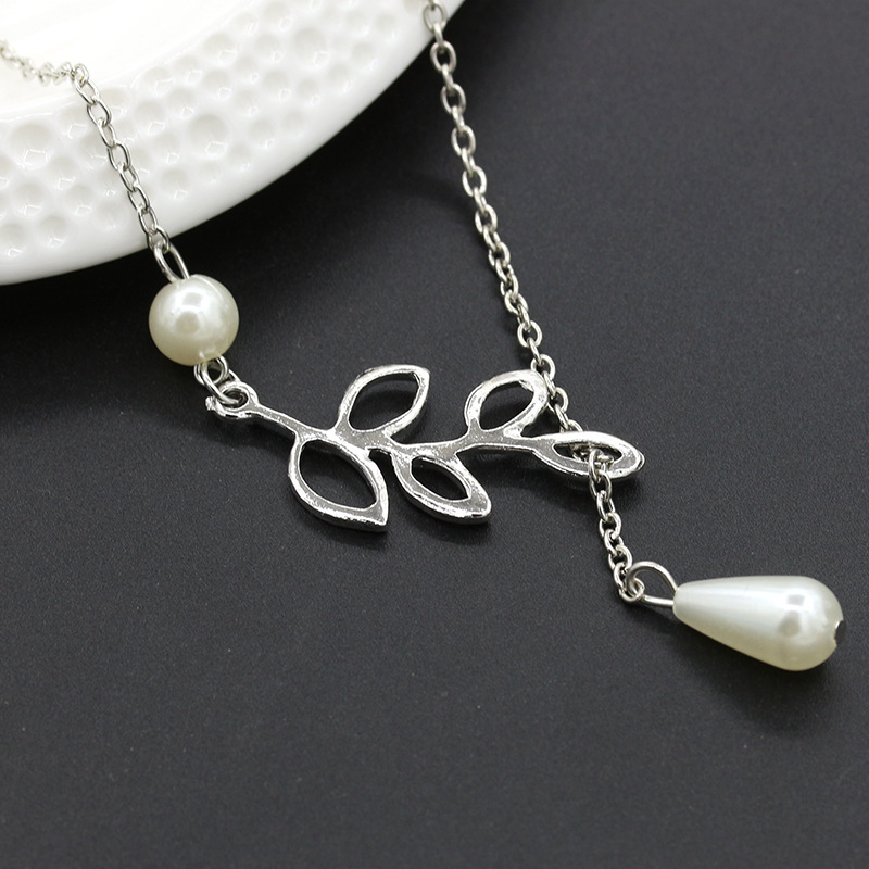 Silvery White jewelry,Other jewelry,Leaf Pearl Asymmetric Hollow Silvery White Necklace