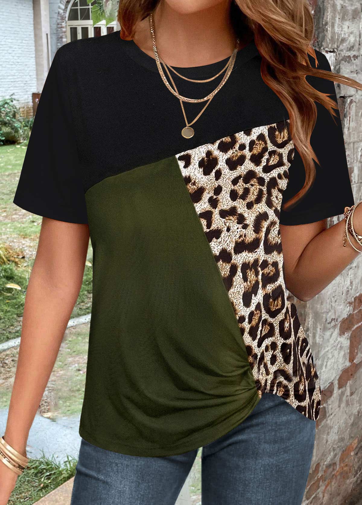 Rotita Patchwork-T-Shirt mit Rundhalsausschnitt in Leopardengrün
