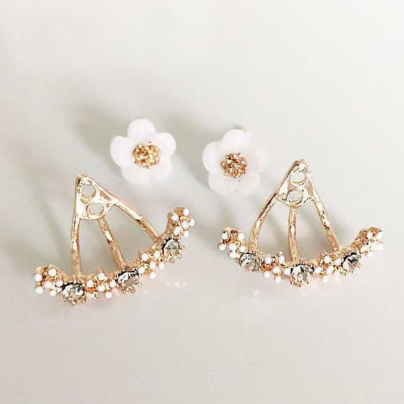 Golden jewelry,Floral jewelry,Plants jewelry,Golden Alloy Detail Floral Design Earrings