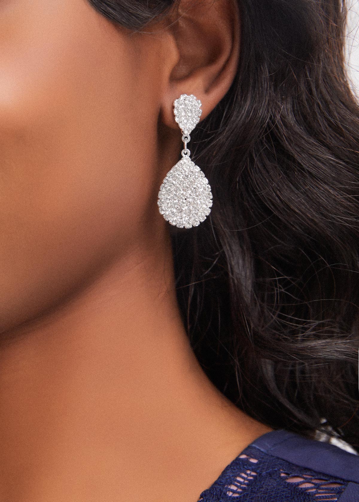 Boucles d'oreilles en forme de larme blanche argentée avec strass