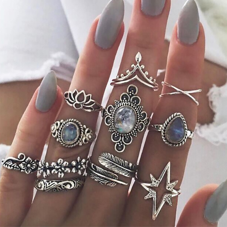 Rhinestone Detail Round Silver Alloy Ring Set