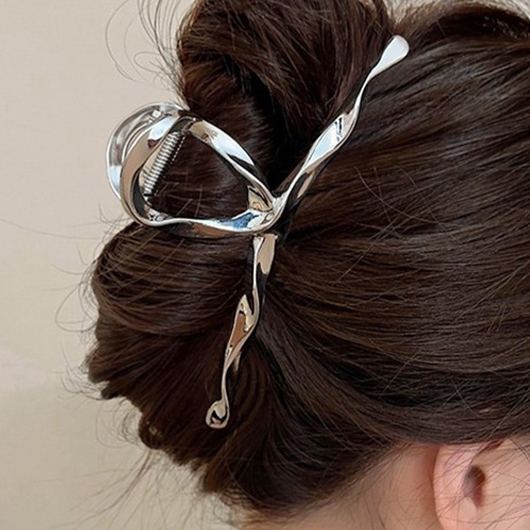 détail en métal barrette asymétrique blanc argenté