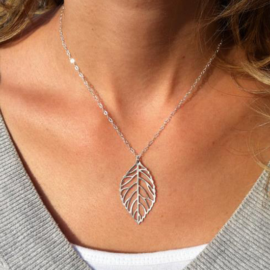 Leaf Design Alloy Detail Silver Necklace
