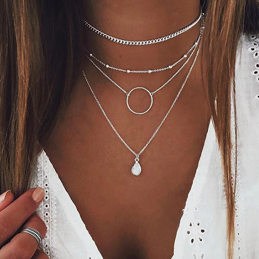 collier en argent avec détail en alliage design rond