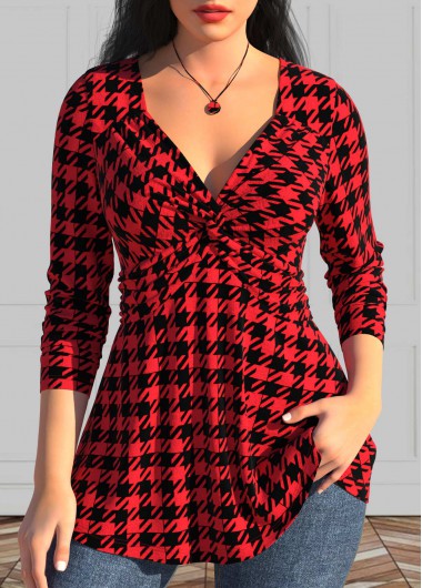 Red tops,Black tops,Geometric tops,Striped tops,Plaid tops,Houndstooth tops,ROTITA Twist Geometric Print Red Heart Collar T Shirt