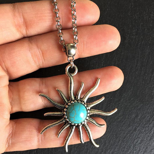 Cyan Alloy Detail Sun Design Necklace