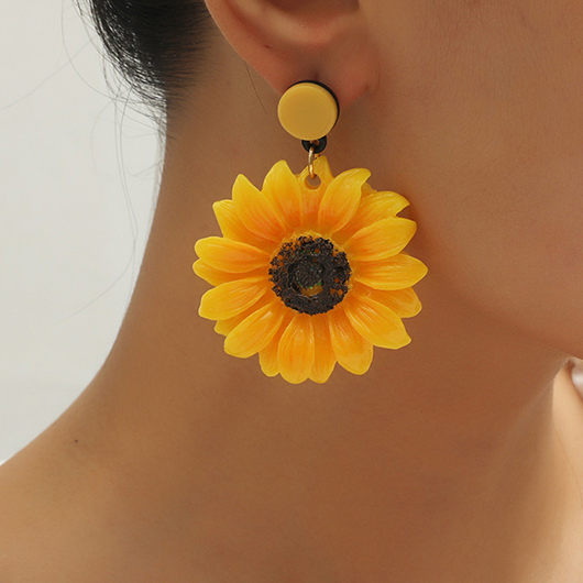 Ginger Plastic Detail Floral Design Earrings