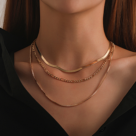 collier à design superposé en alliage d'or géométrique
