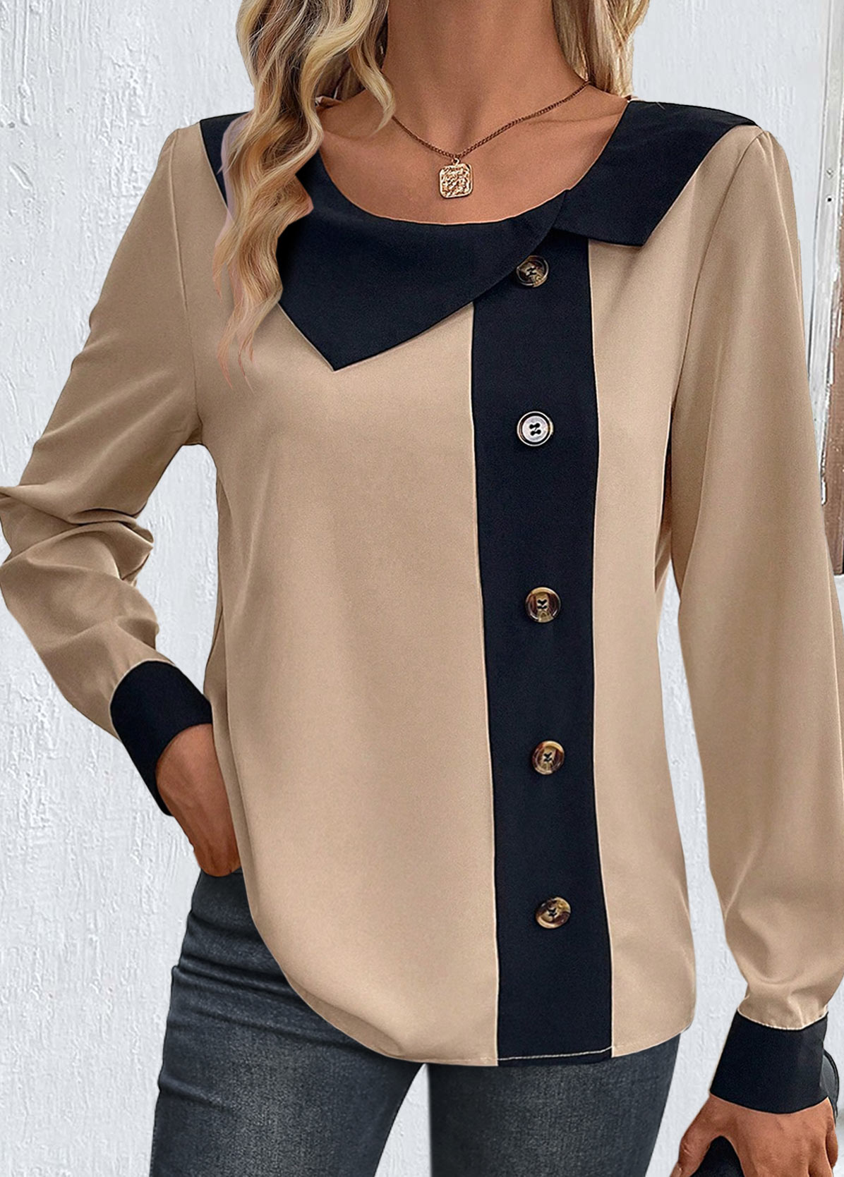 Rotita Plus Size Patchwork-Bluse in hellem Kamel mit asymmetrischem Ausschnitt