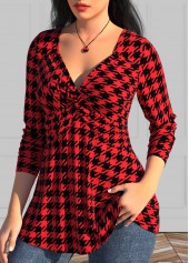 Red tops,Black tops,Geometric tops,Striped tops,Plaid tops,Houndstooth tops,ROTITA Twist Geometric Print Red Heart Collar T Shirt