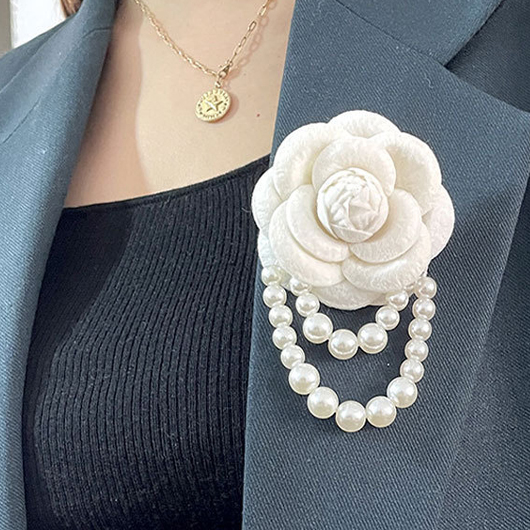 broche en perles design superposé beige rose
