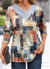 Hellgraues T-Shirt mit asymmetrischem Ausschnitt im Patchwork-Stil mit geometrischem Aufdruck