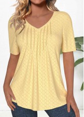 t-shirt col v jaune clair en tissu texturé rotita