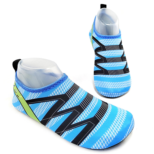 chaussures d'eau légères rayées bleu fluo