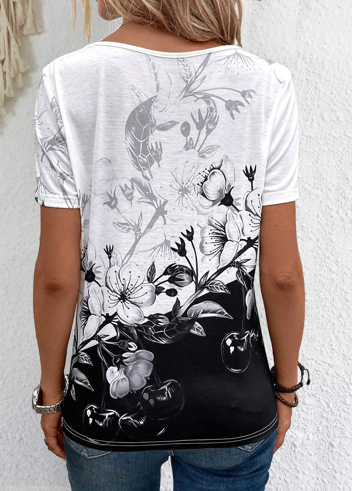 Black plus size,White plus size,Floral plus size,Plants plus size,Plus Size Lightweight Black Floral Print T Shirt