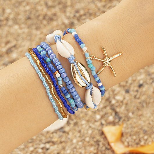 bracelet superposé en alliage bleu avec détails de coquillages