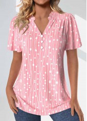 Kurzärmlige Bluse mit Rotita-Rüschen und geometrischem Print in Rosa mit geteiltem Ausschnitt