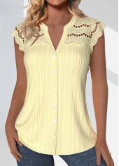 Hellgelbe kurzärmlige Bluse mit Rotita-Knopf und geteiltem Ausschnitt