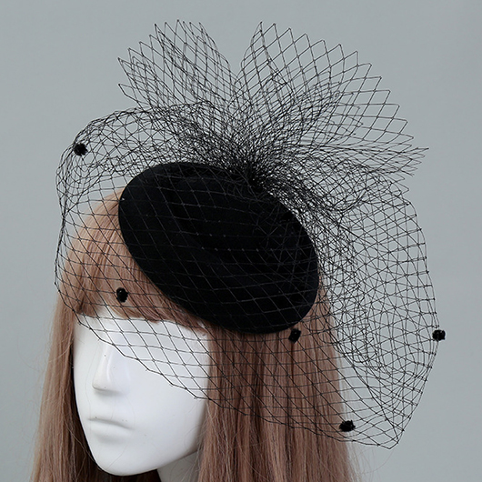 chapeau noir de conception de boule floue de maille