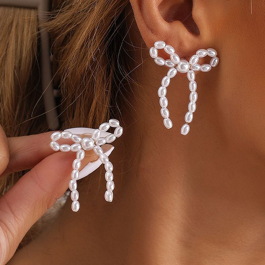boucles d'oreilles en perles blanches design papillon vintage