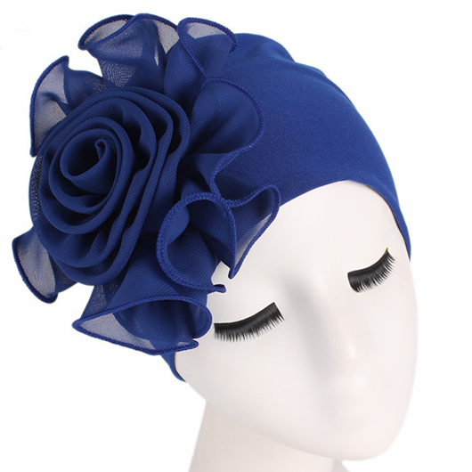 chapeau turban bleu royal à détails floraux
