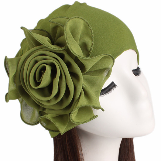 chapeau turban vert olive à motif floral