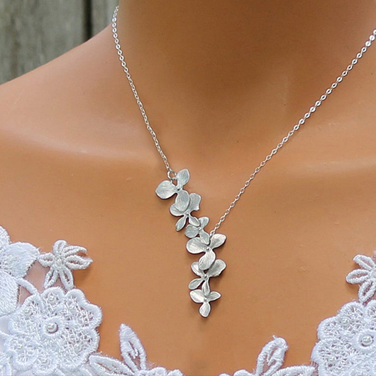 collier floral asymétrique en alliage blanc argenté