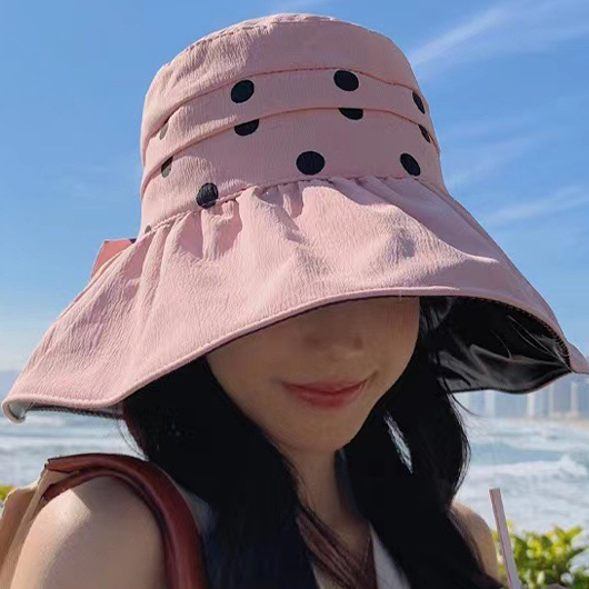 chapeau à visière rose avec protection solaire en vinyle à pois