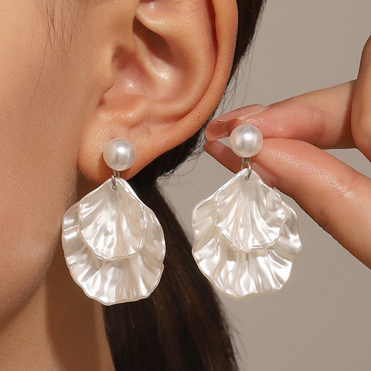 Pearl Seashell Design Beige Polyresin Earrings