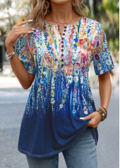 Dunkelblaues Rundhals-T-Shirt mit Knopf-Graffiti-Print