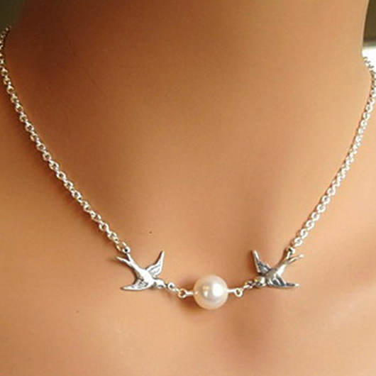 Silvery White Birds Alloy Pearl Necklace