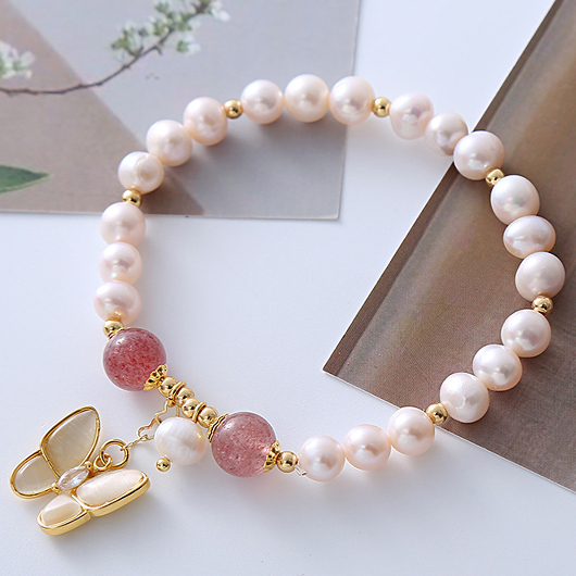 bracelet perlé papillon en perles blanches brutes