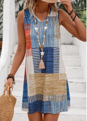 leichtes mehrfarbiges kurzes ärmelloses Etuikleid mit geometrischem Druck