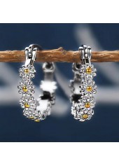 Runde Gänseblümchen-Ohrringe aus silbrig-weißer Legierung