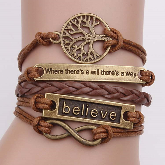 Armband aus Kunstleder mit Buchstabendesign in dunklem Kaffeebraun