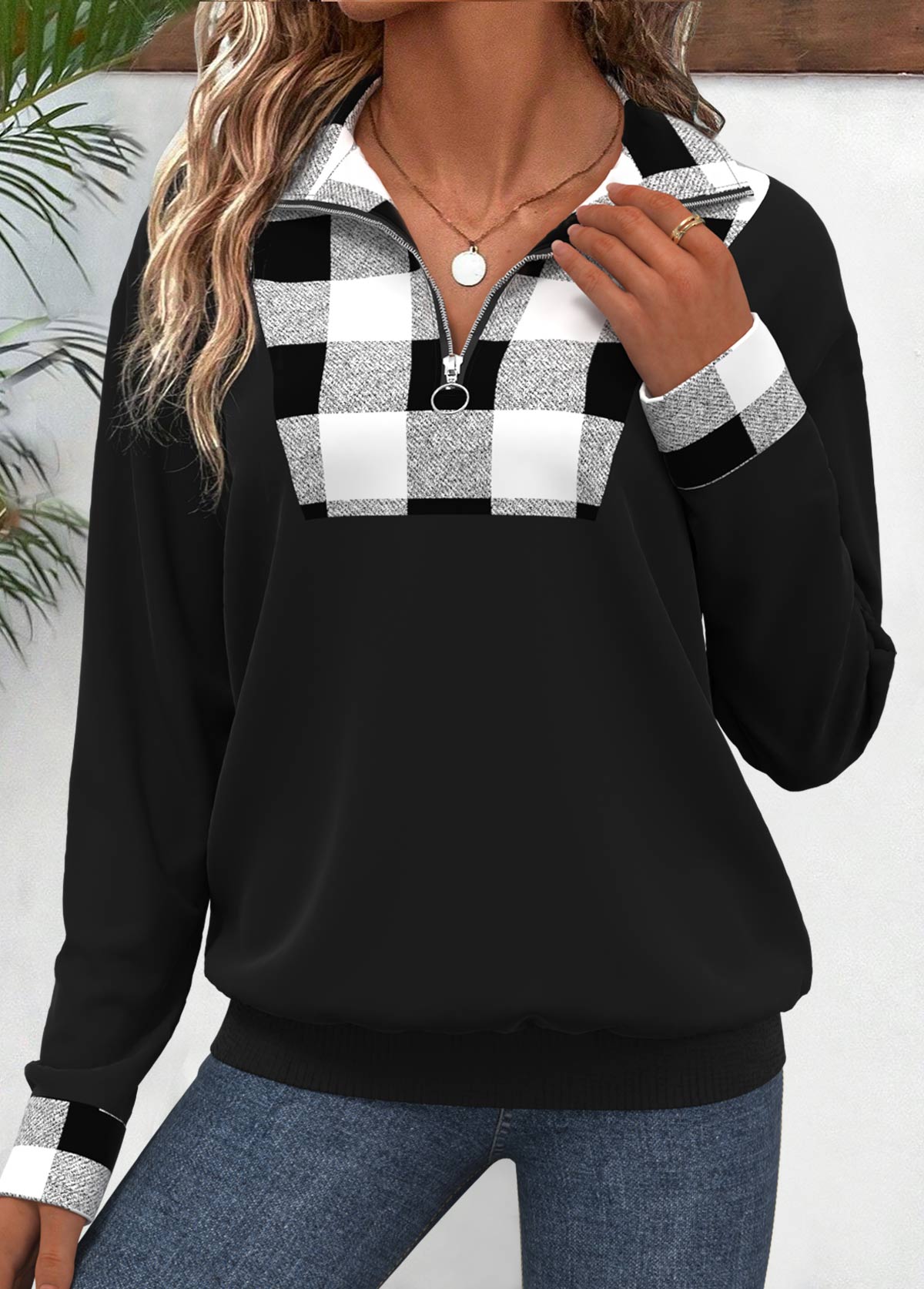 Rotita Patchwork-Sweatshirt mit Karomuster in Schwarz und Umlegekragen mit langen Ärmeln
