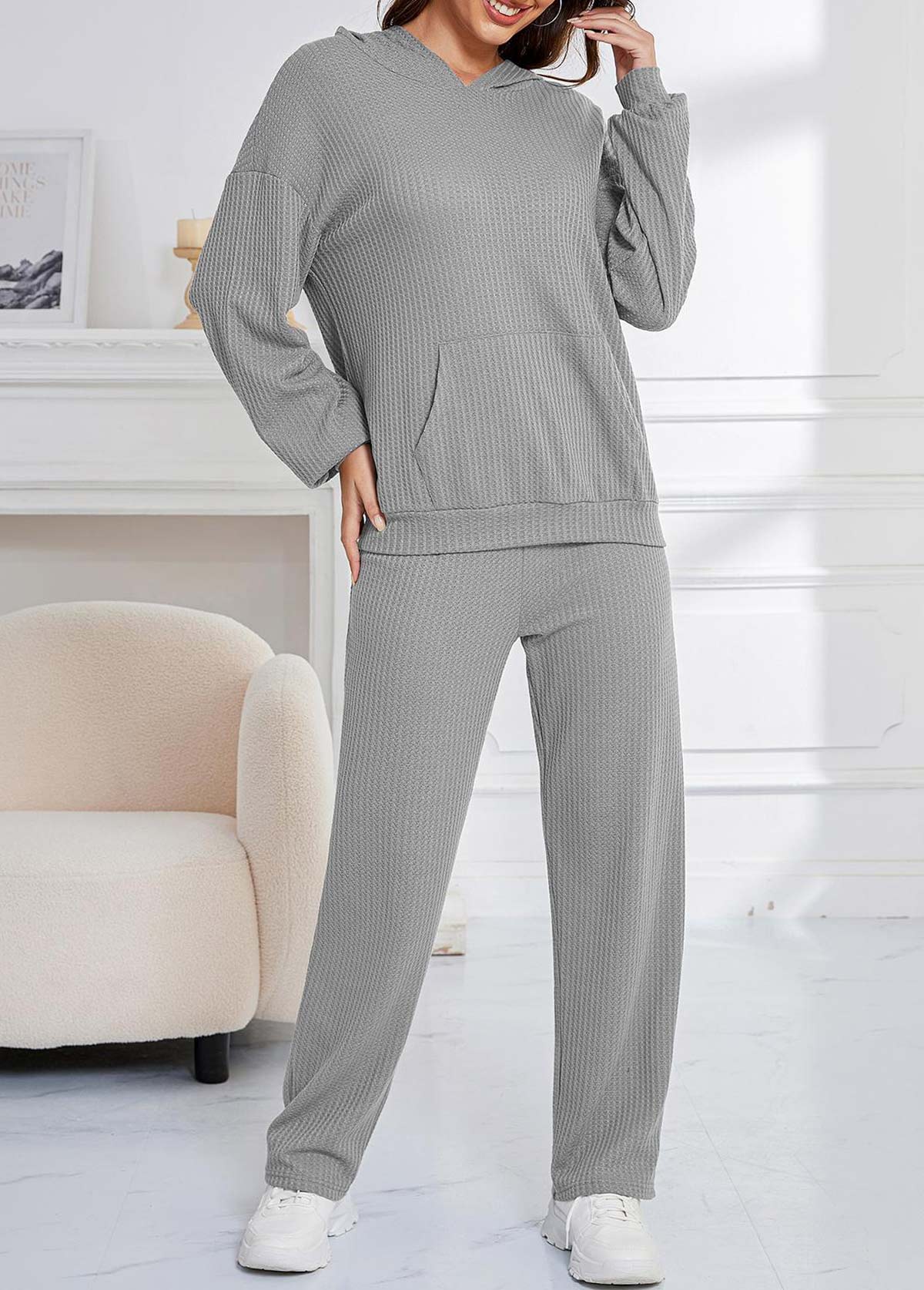 haut de détente à manches longues et pantalon à capuche gris
