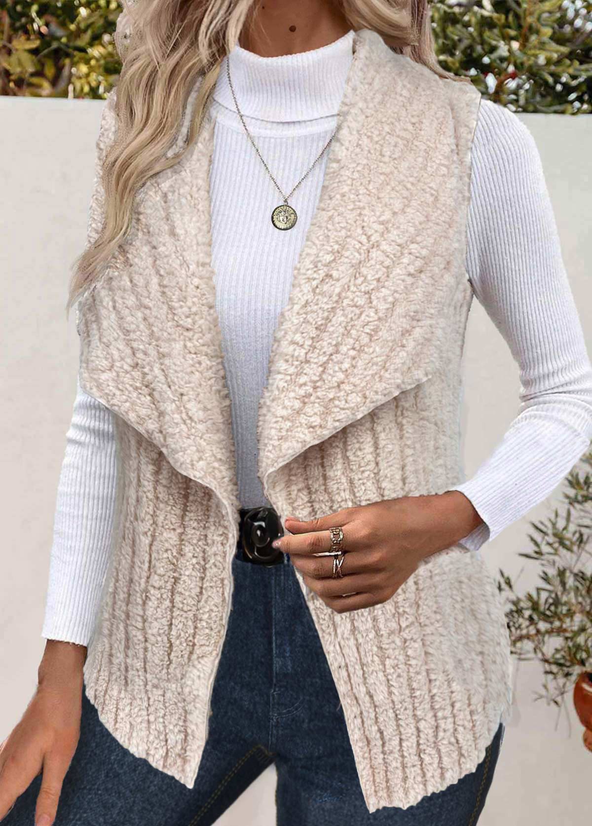 Gilet sans manches à col rabattu en peluche légère de couleur camel de Rotita