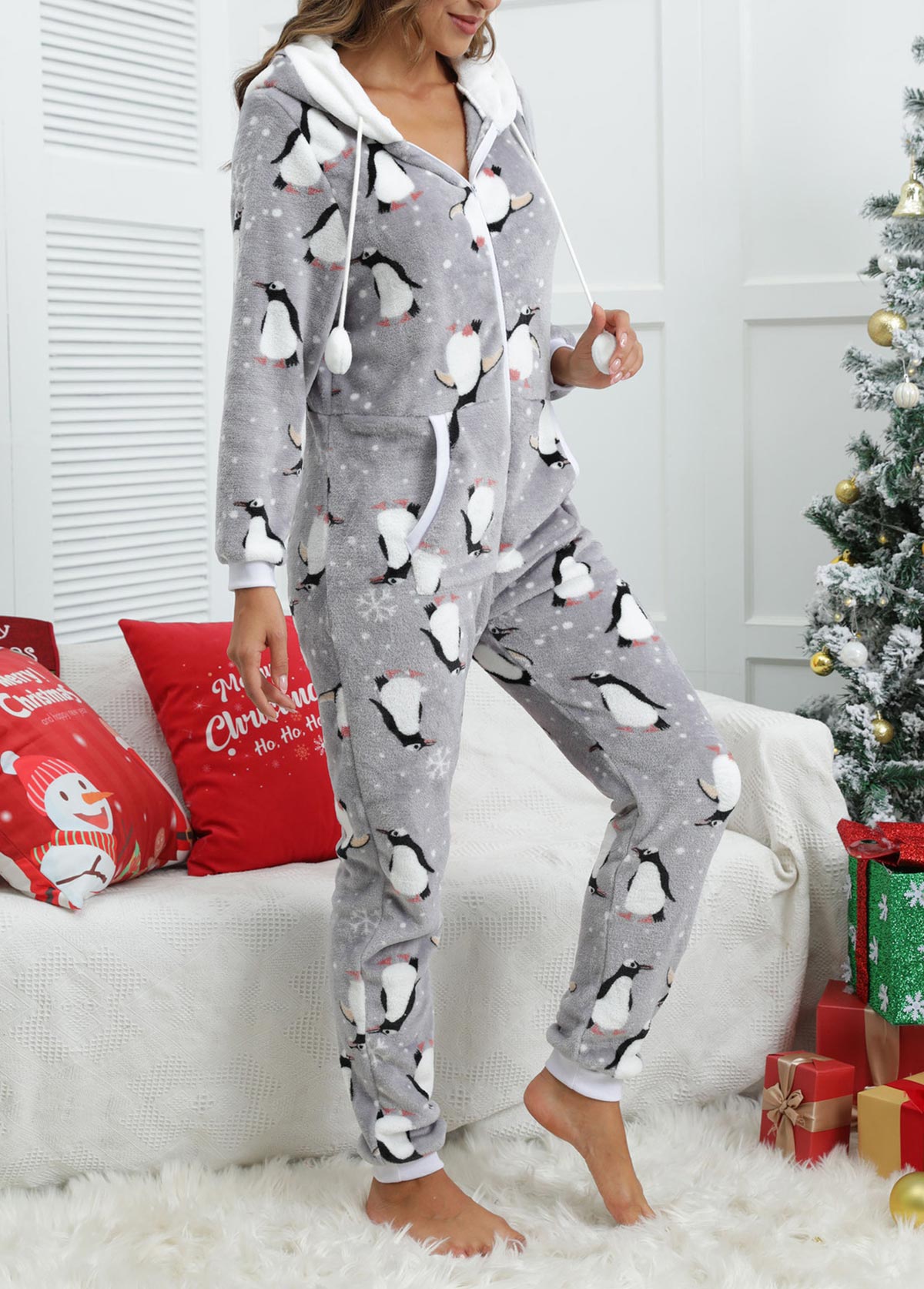 graues Lounge-Oberteil und Hose mit Kapuze im Animalprint