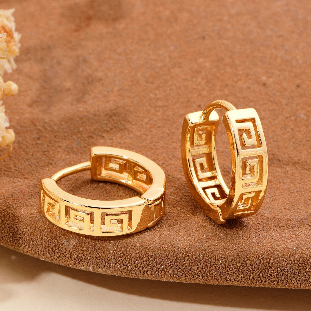 Golden jewelry,Round Shape Copper Detail Golden Earrings