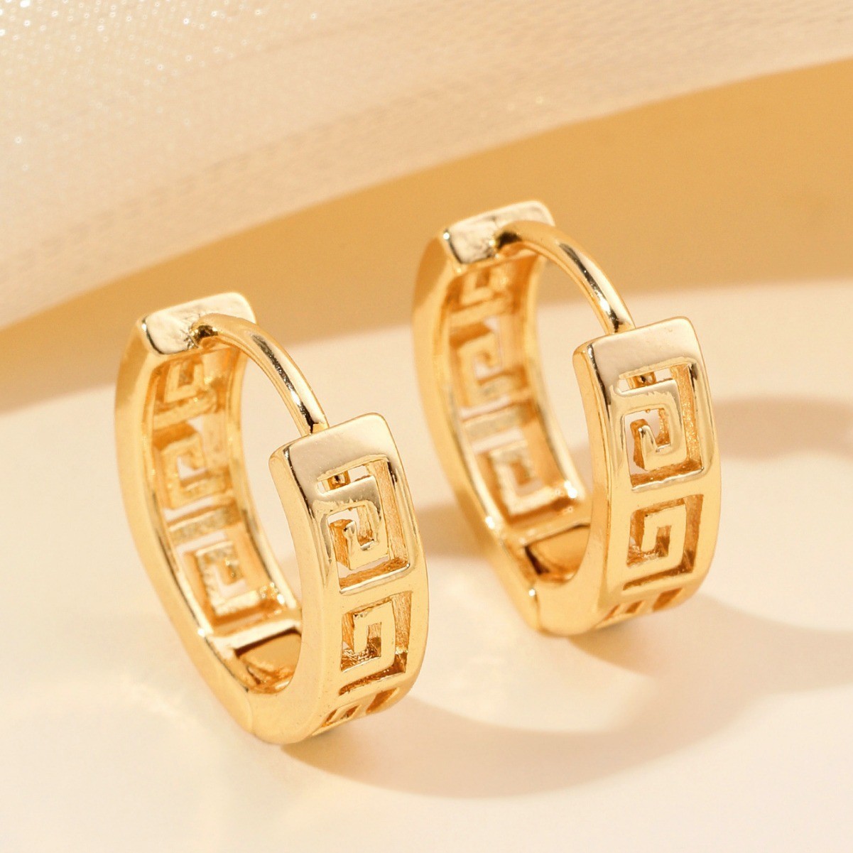 Golden jewelry,Round Shape Copper Detail Golden Earrings