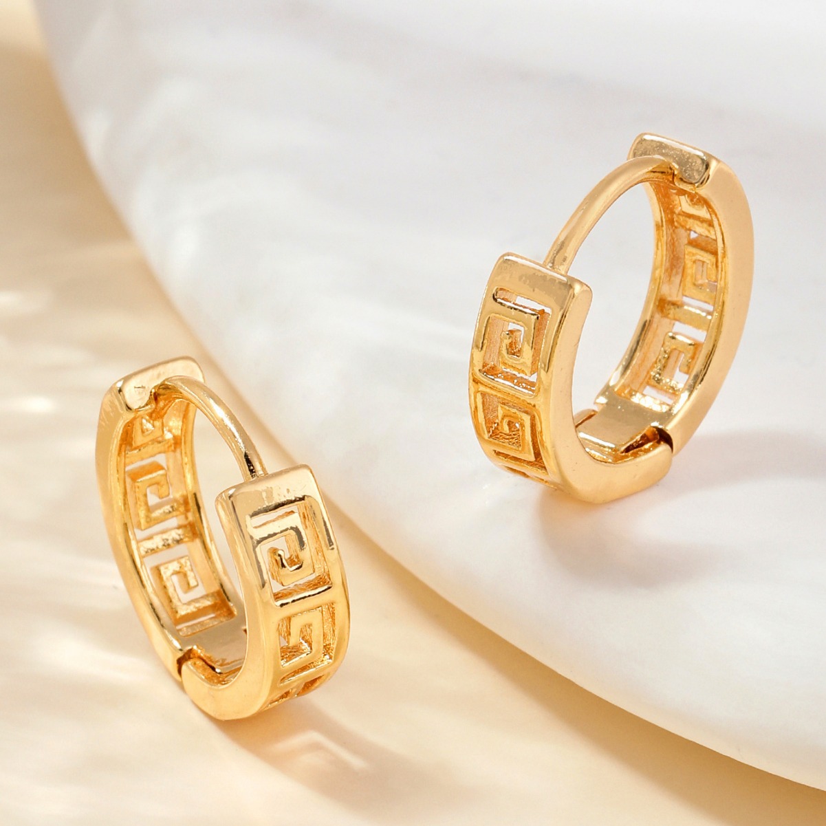 Golden jewelry,Round Shape Copper Detail Golden Earrings