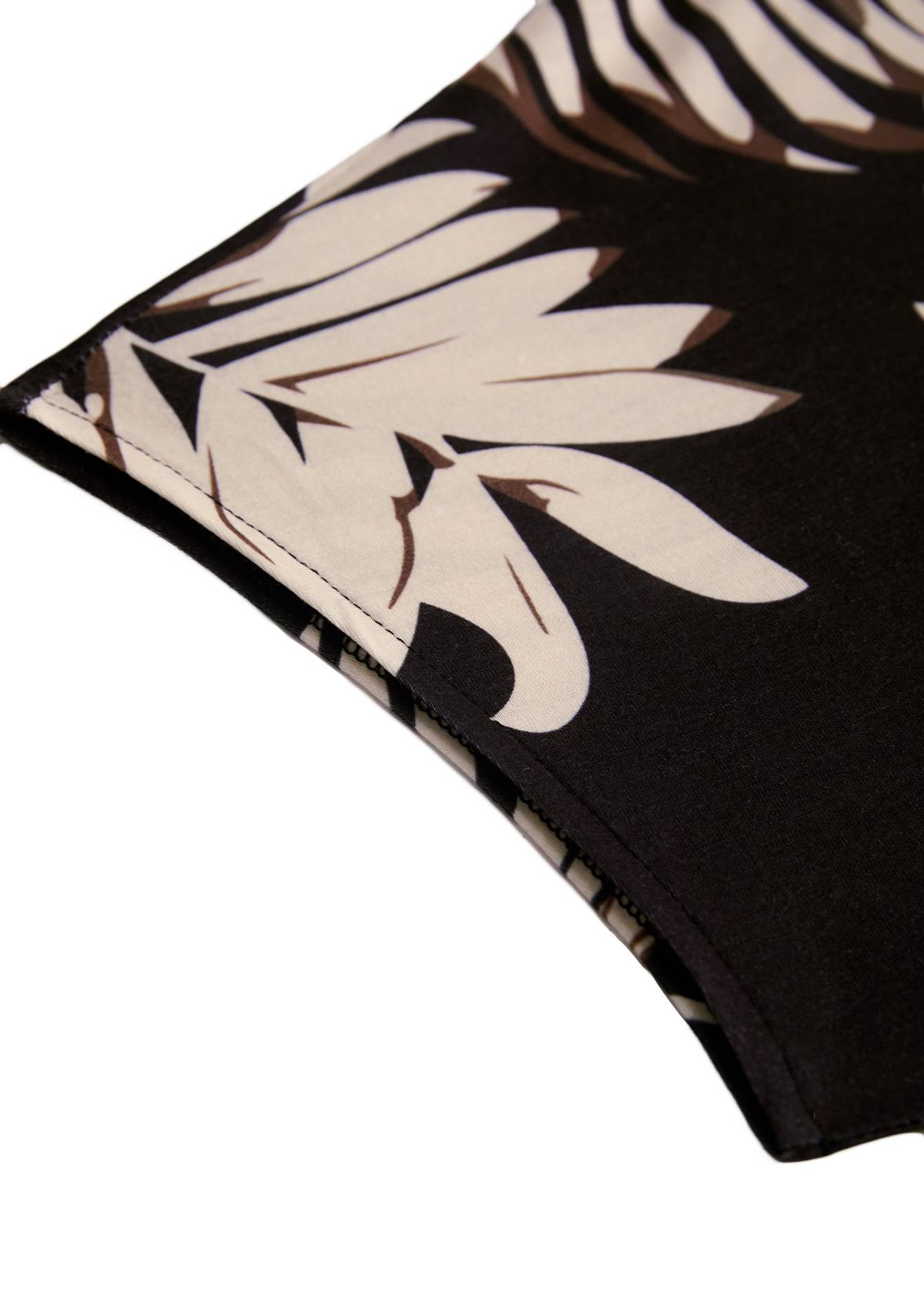 Black plus size,Plants plus size,Plus Size Tummy Coverage Black Tropical Plants Print Dress