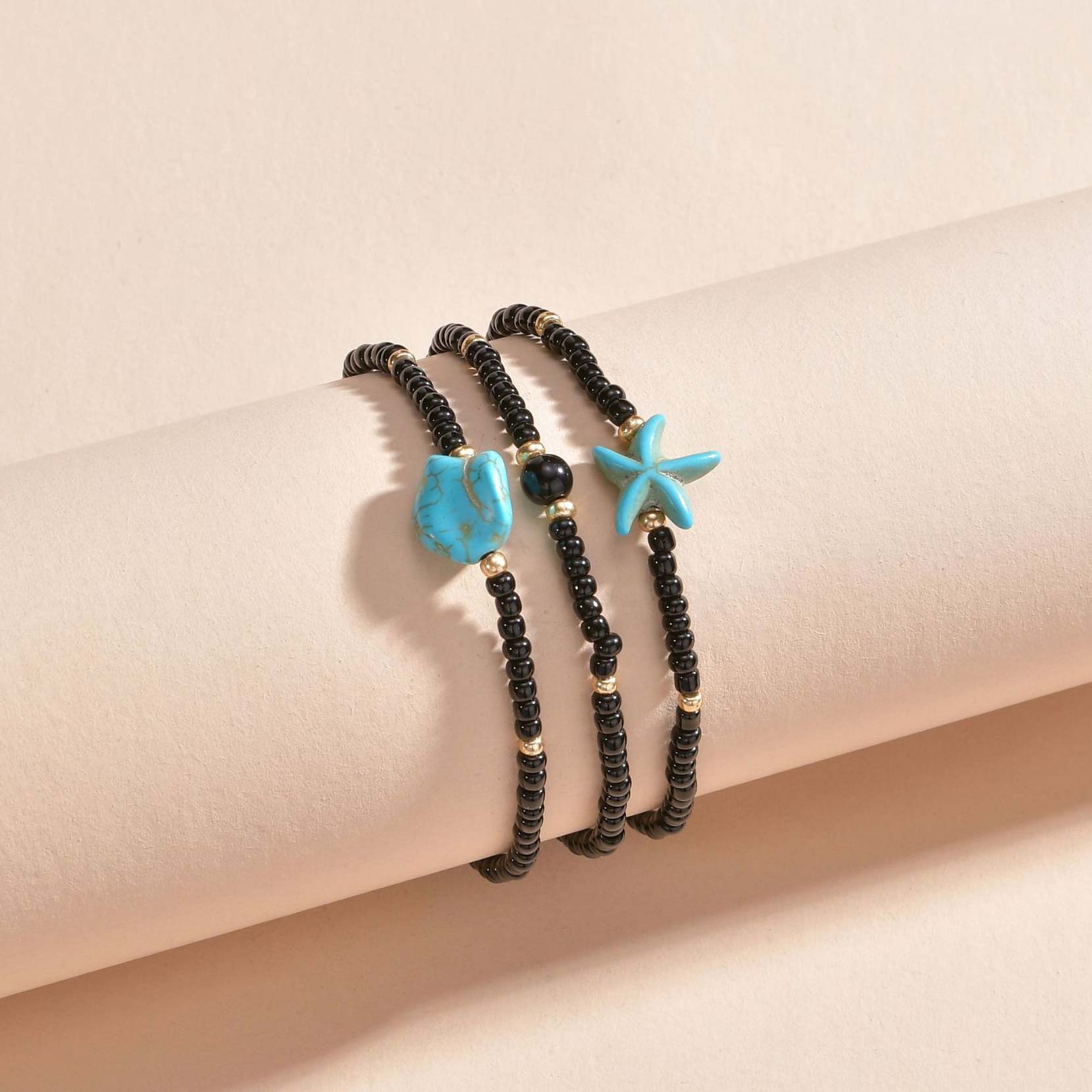 ensemble de bracelets de cheville en perles de polyrésine noire en forme d'étoile de mer