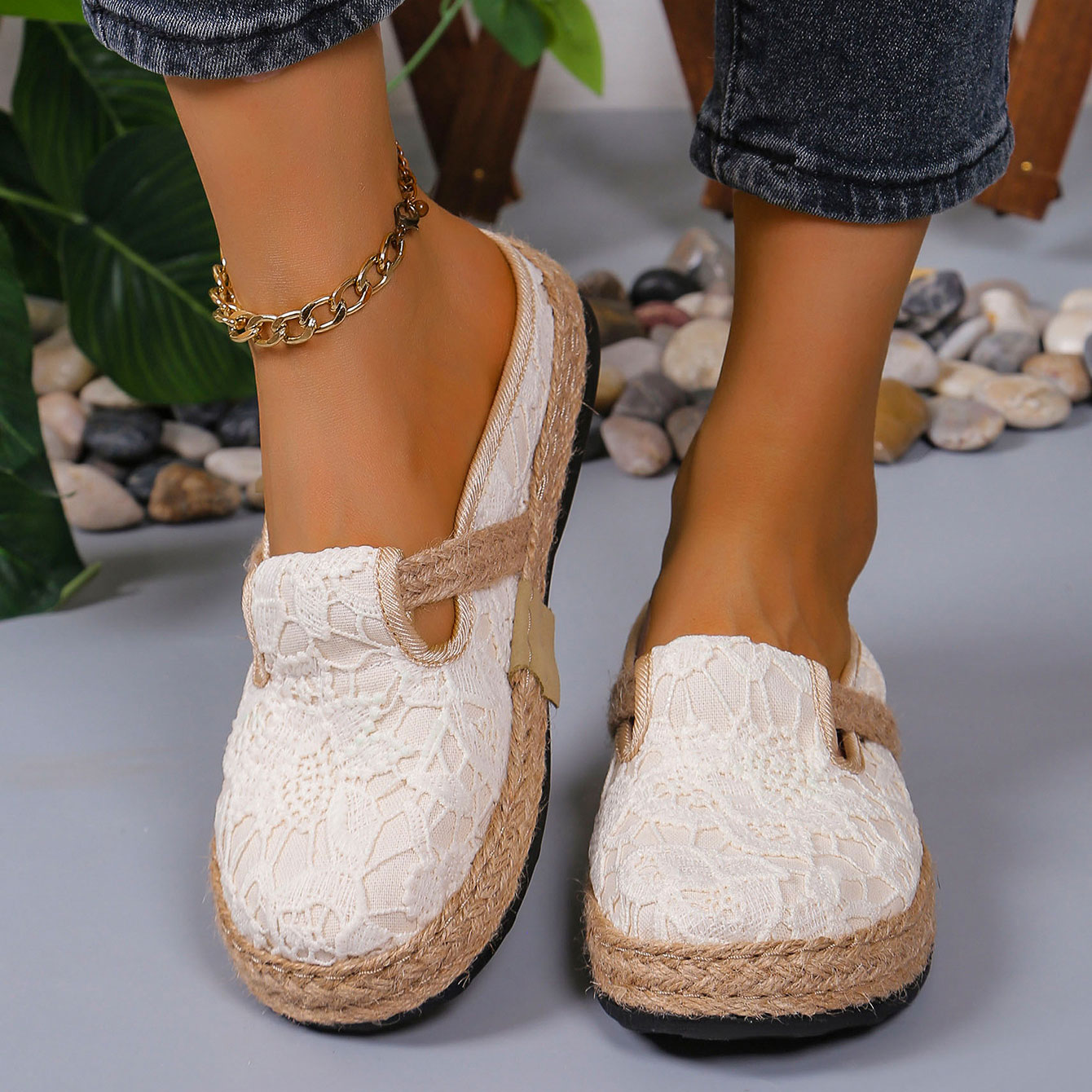 beige Falt mit Canvas-Detail und geschlossener Spitze